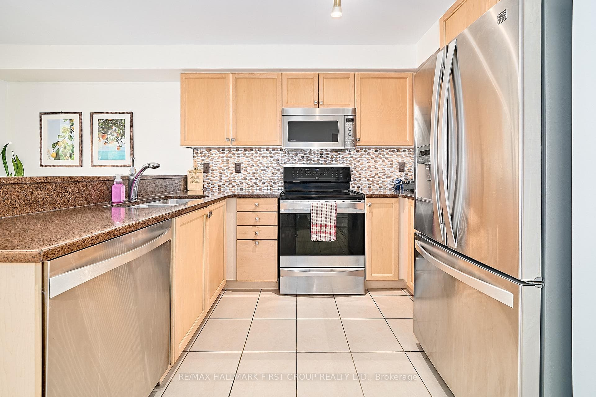 1505 Avonmore Square photo 11