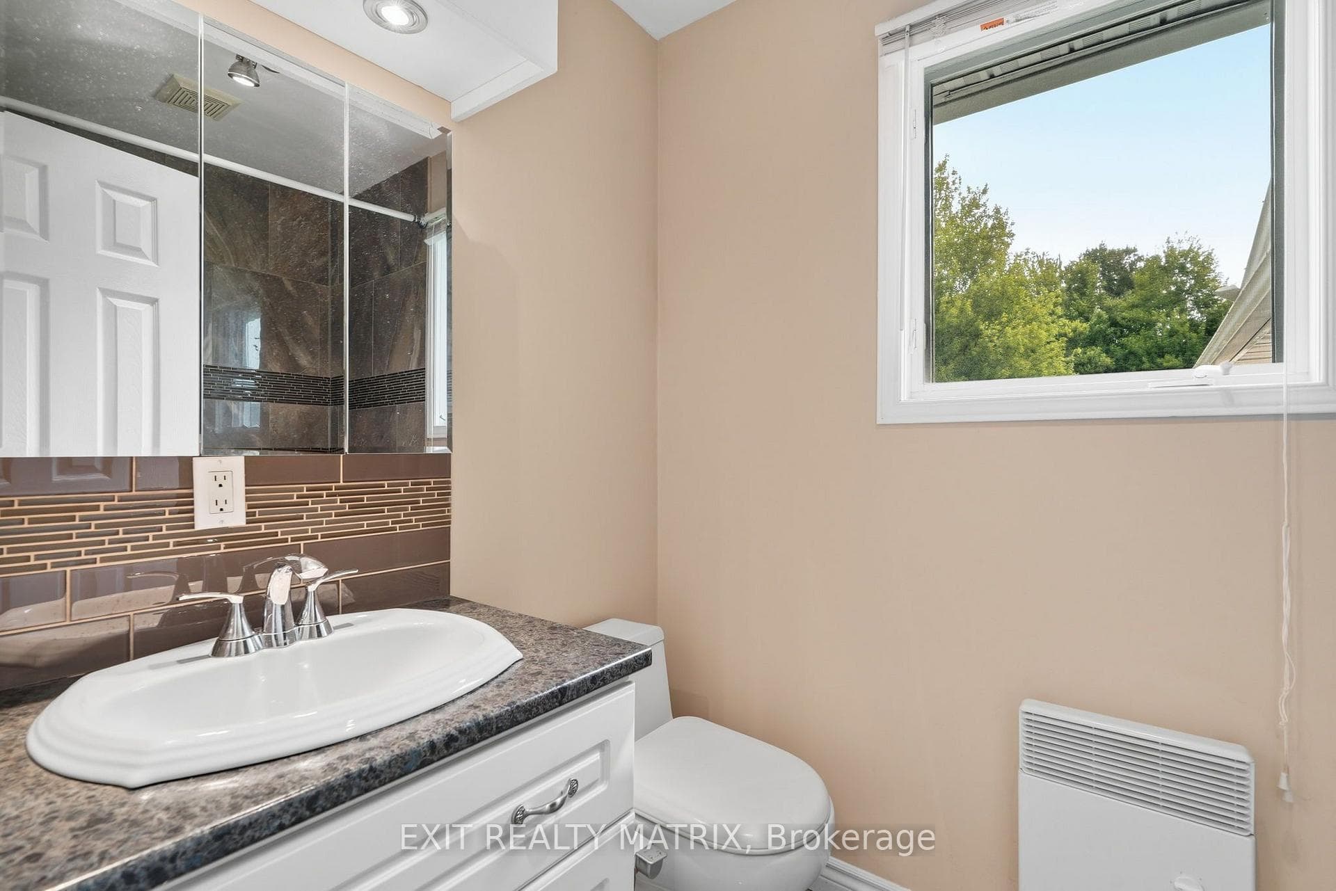 563 Lajeunesse Road photo 15