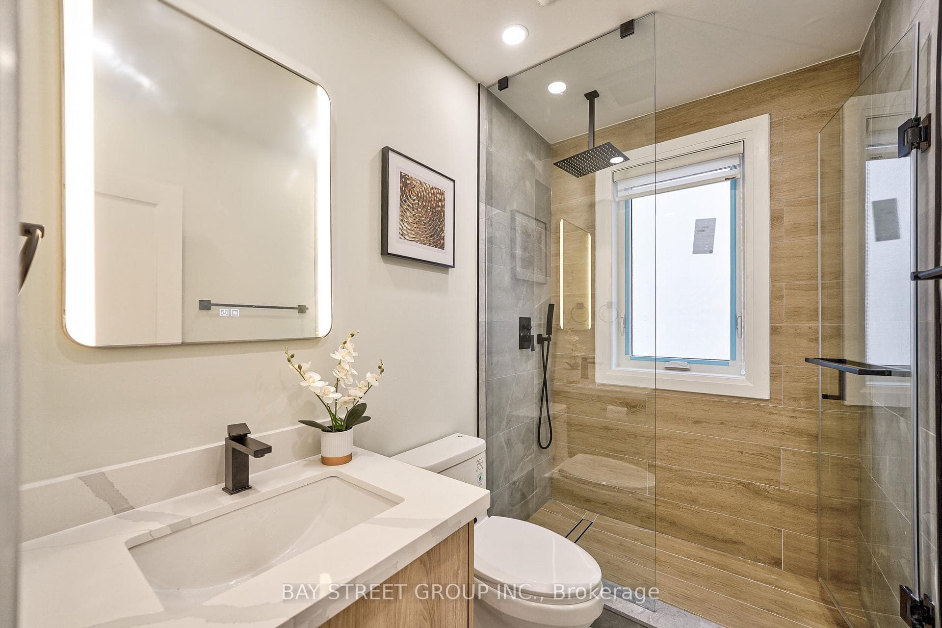 20 Janet Boulevard photo 22