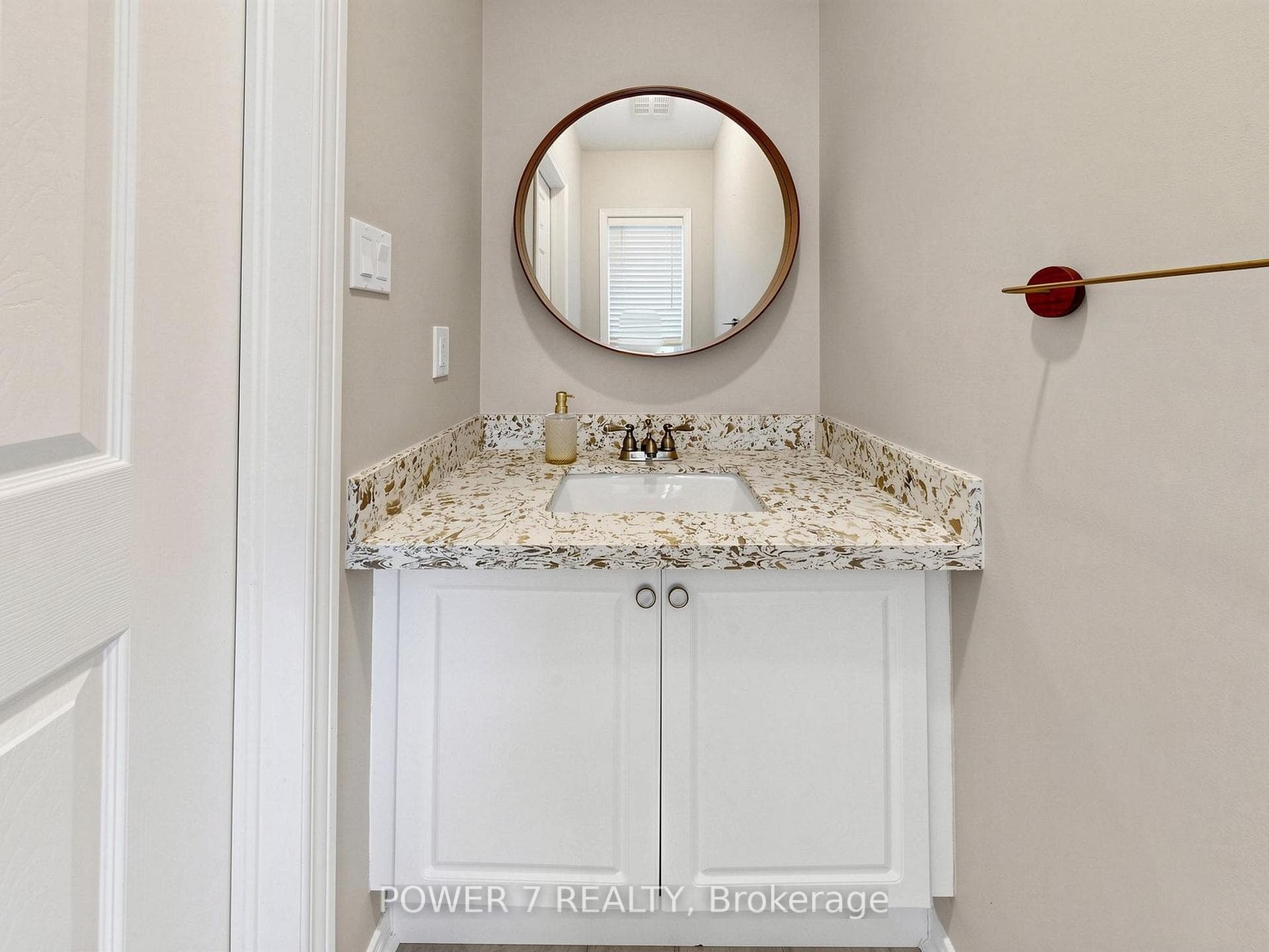 117 St Urbain Drive photo 21