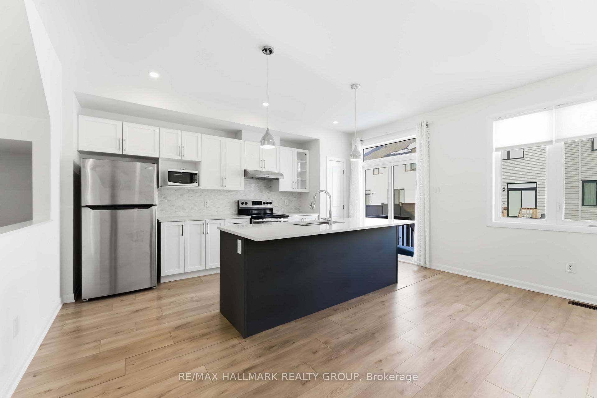 573 Lilith Street photo 7