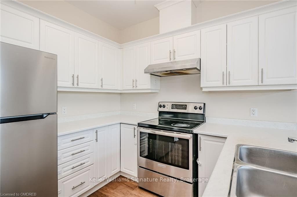 72 MANHATTAN COURT Court photo 15