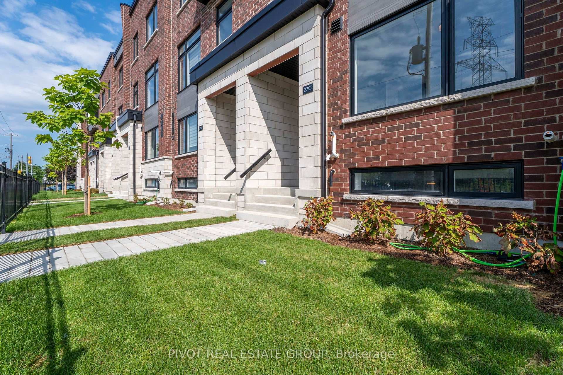 2752 Lawrence Avenue photo 35