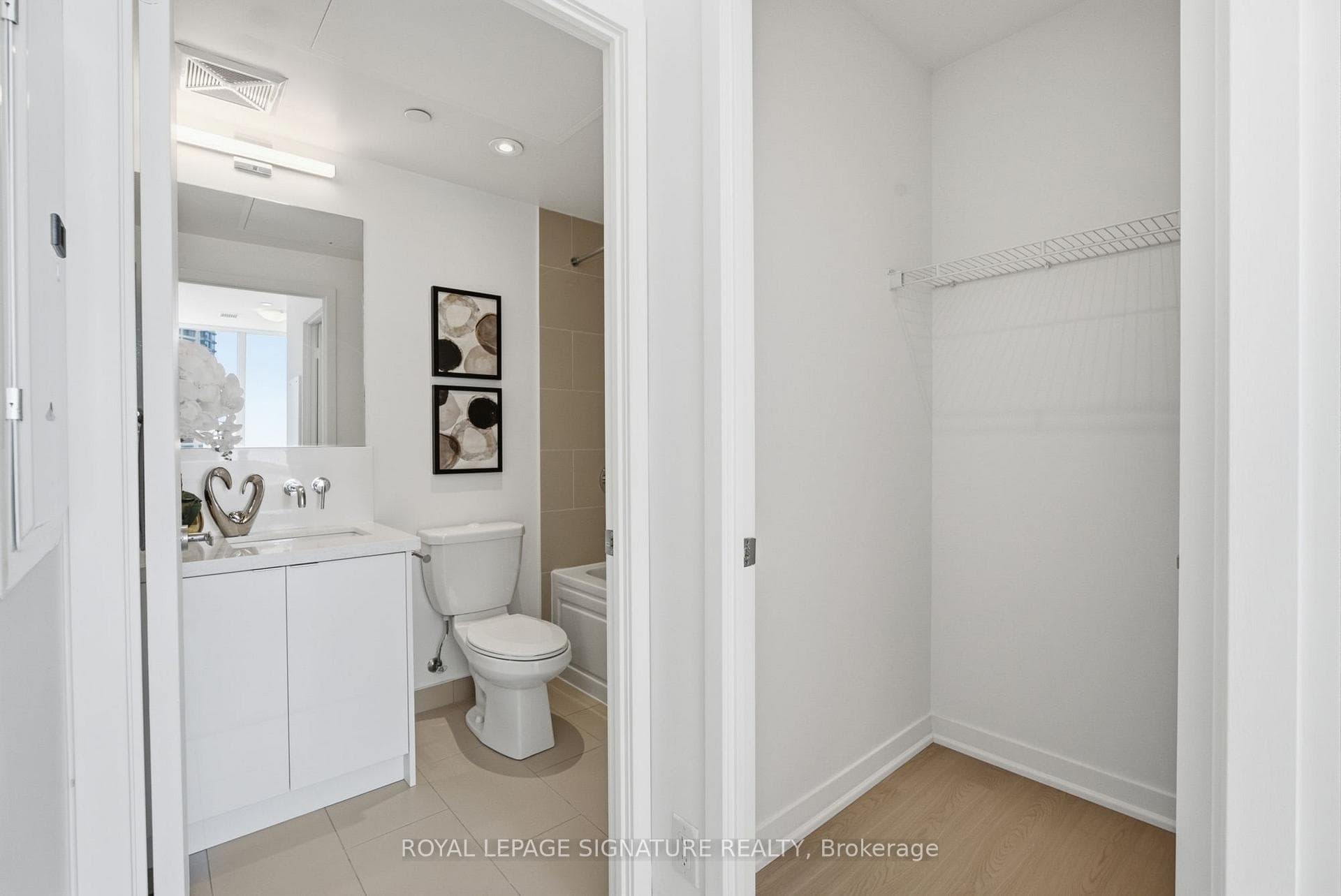 88 Harbour Street Unit 1710 photo 24