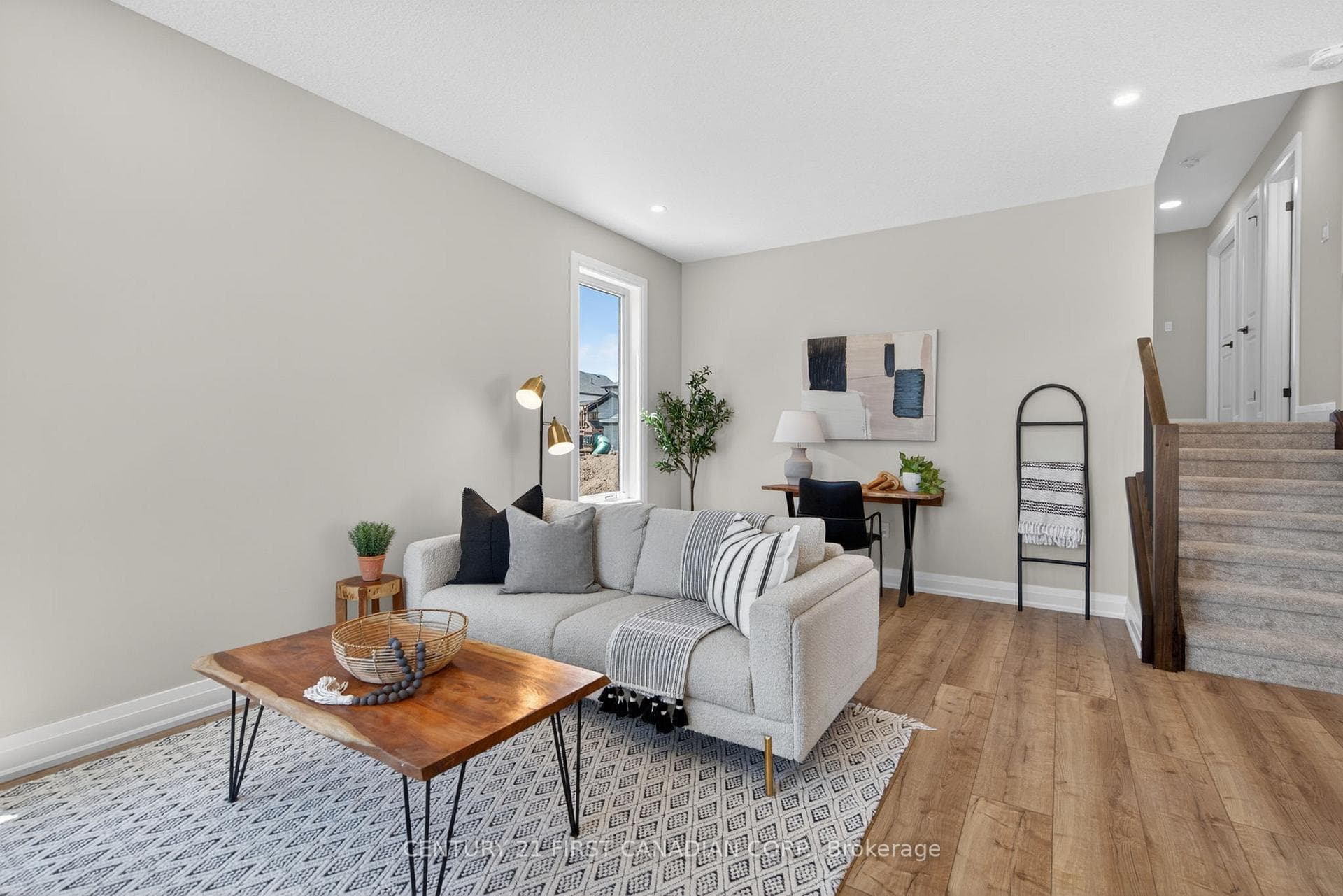 11 Postma Crescent photo 4