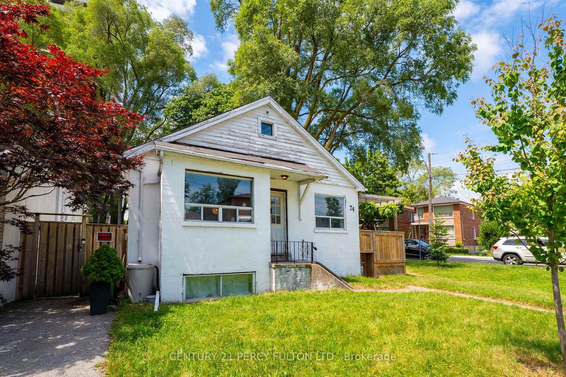 74 St. Dunstan Drive photo 2