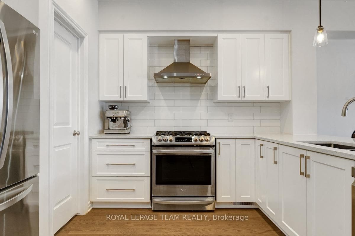 807 Clapham Terrace photo 9
