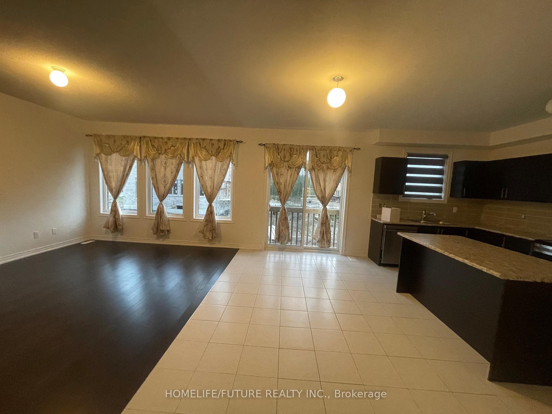 6 WAKEFIELD Boulevard photo 12