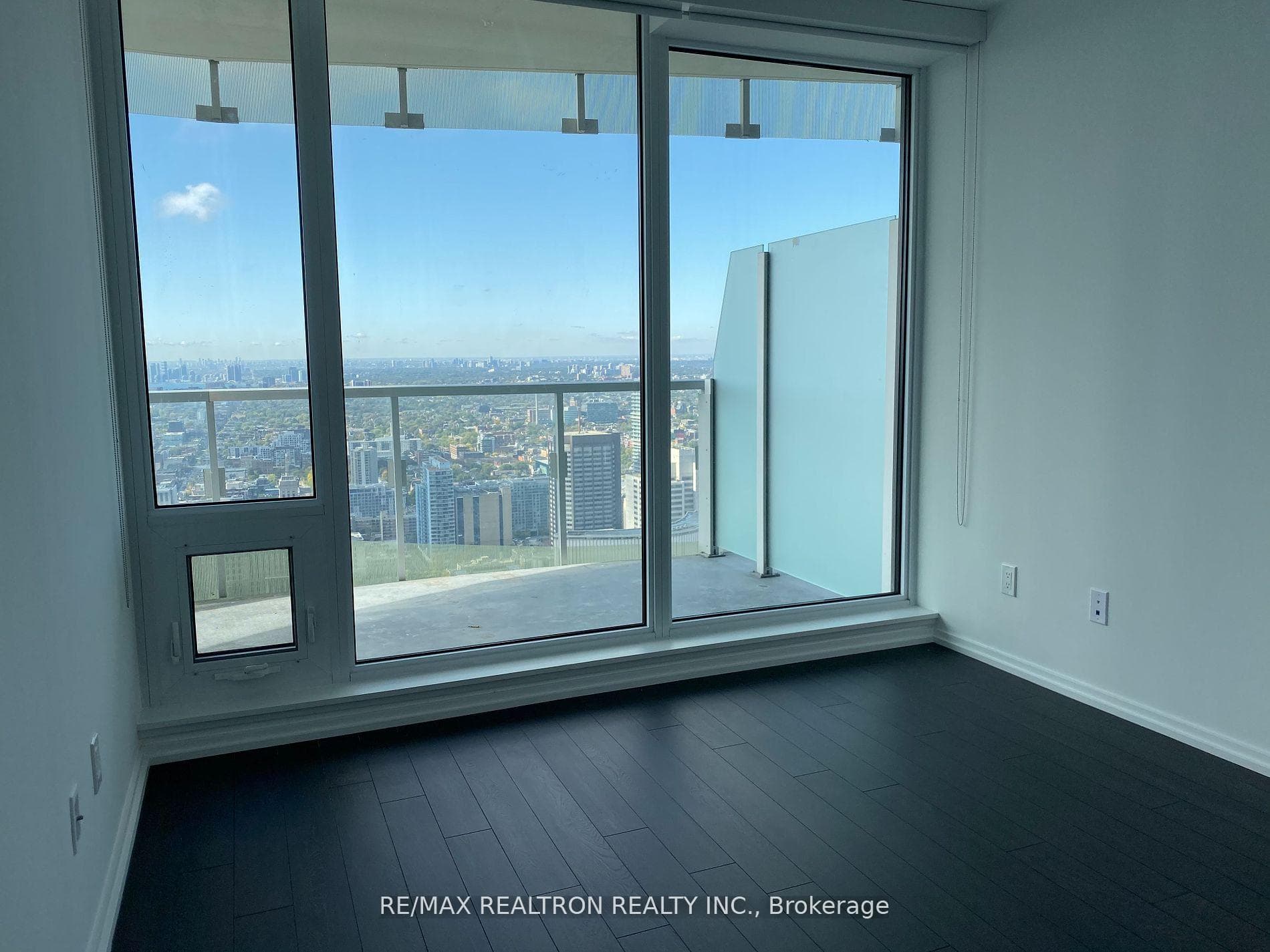 197 Yonge Street Unit 5109 photo 6