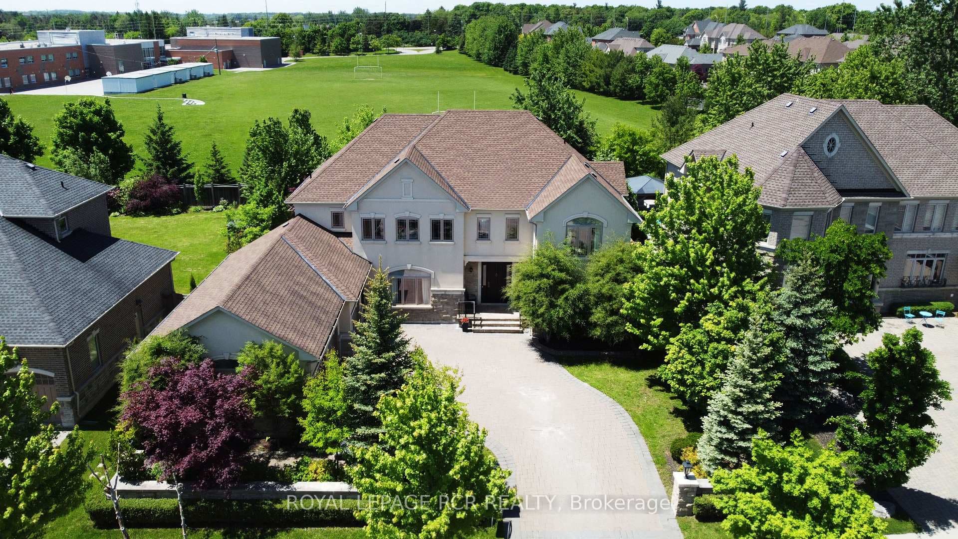 36 Soleil Boulevard photo 38