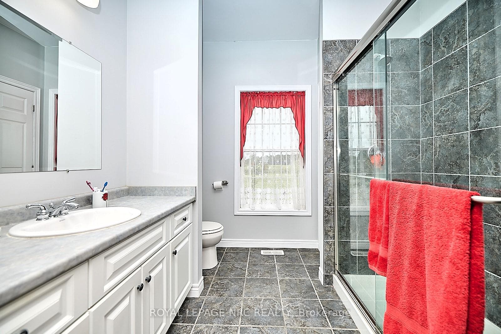 3 pcs ensuite