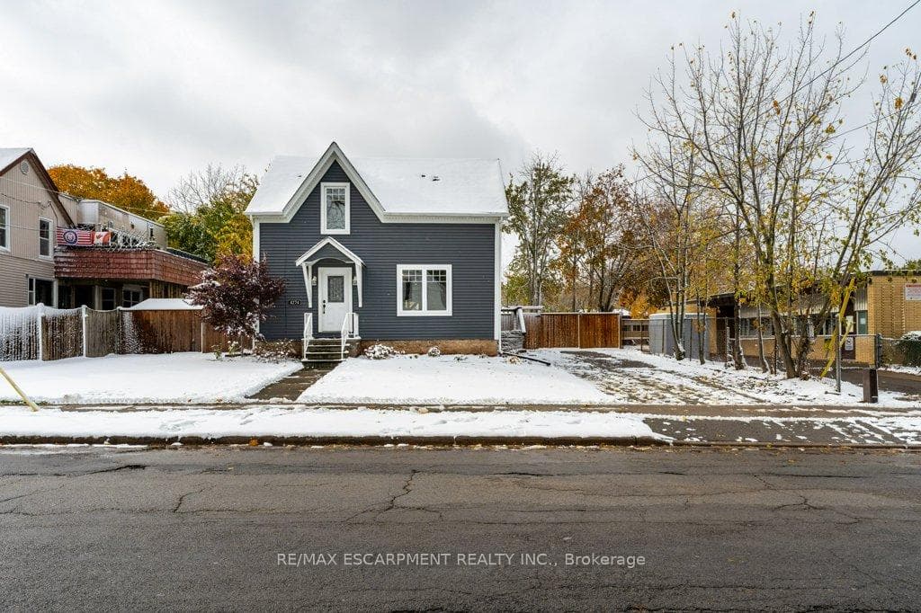 4274 William Street photo 2