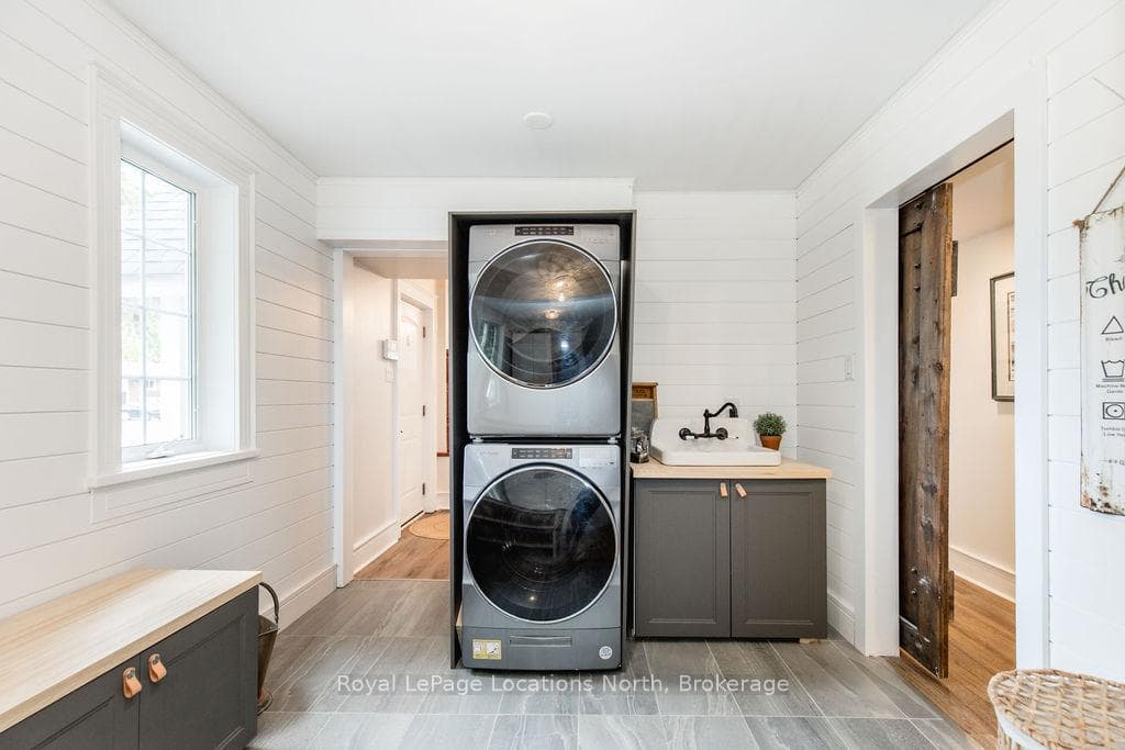 221 JANE Street photo 24
