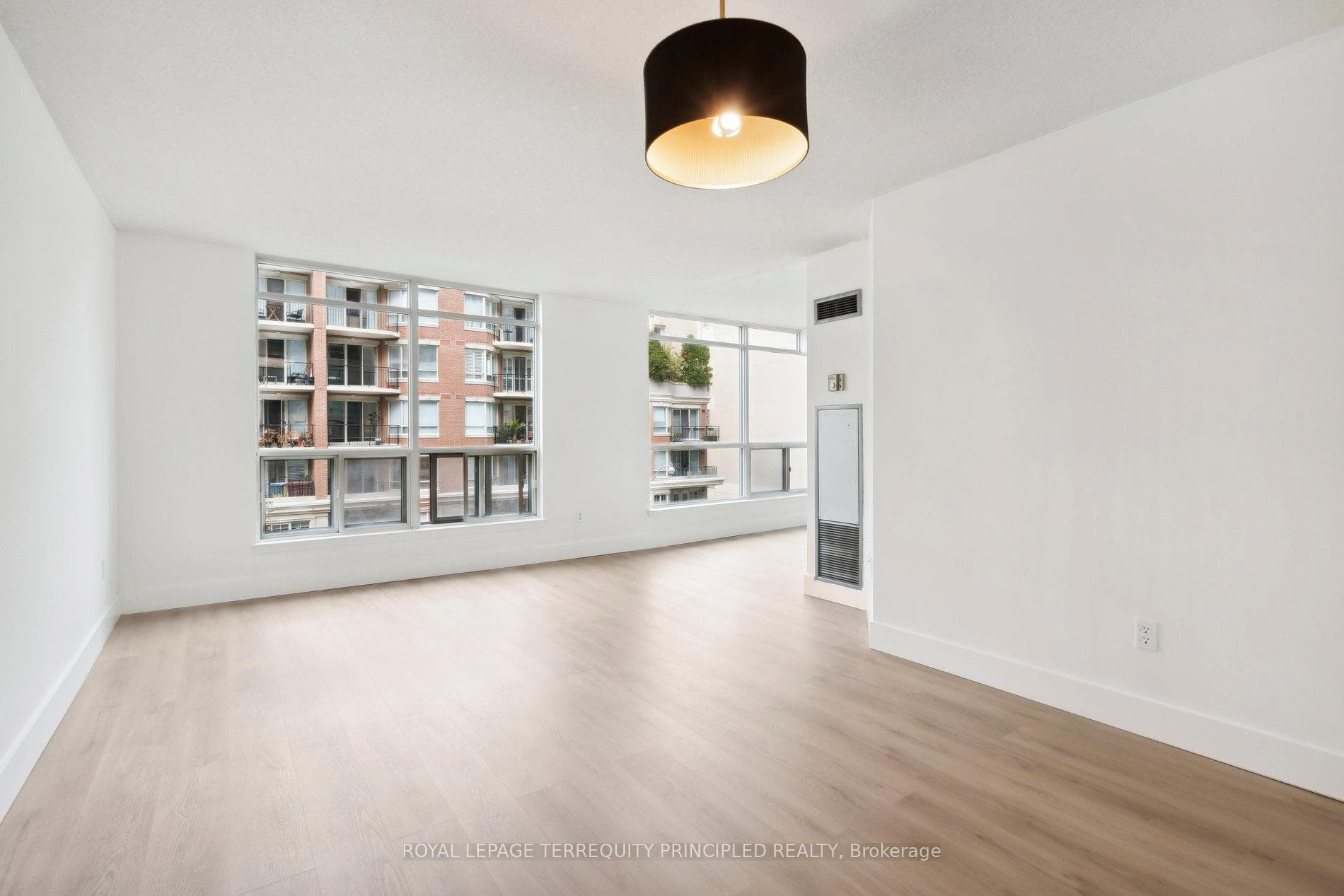 942 Yonge Street Unit 418 photo 13