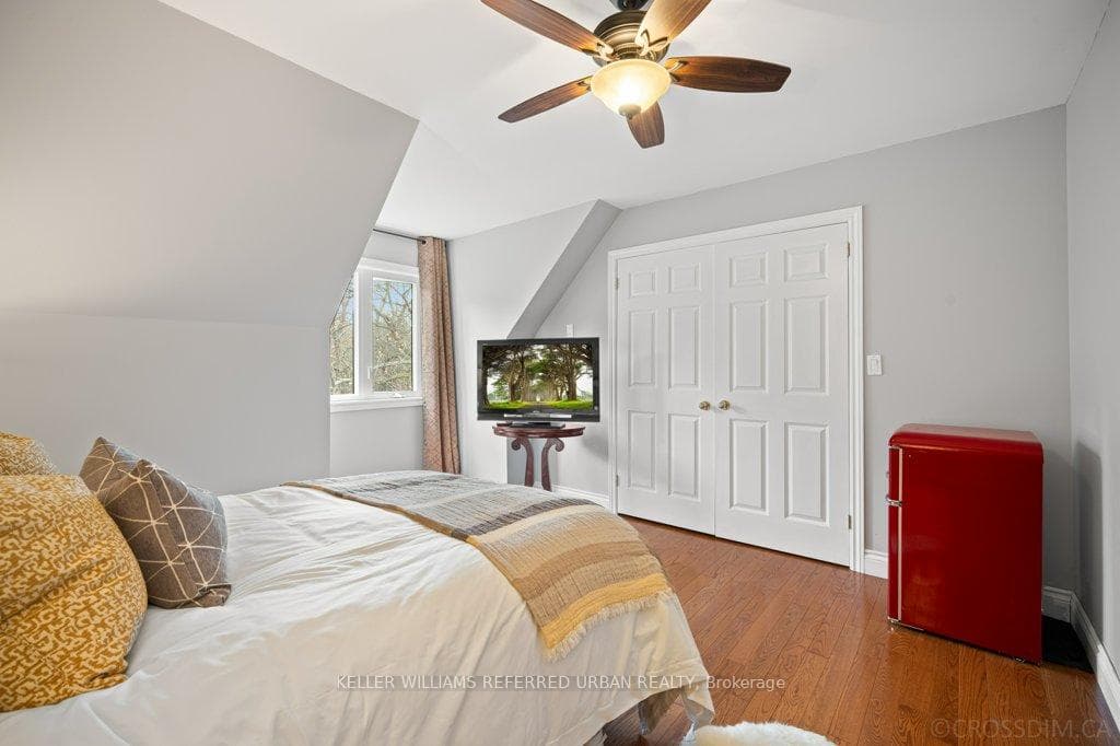 32 Hawthorne Lane photo 24