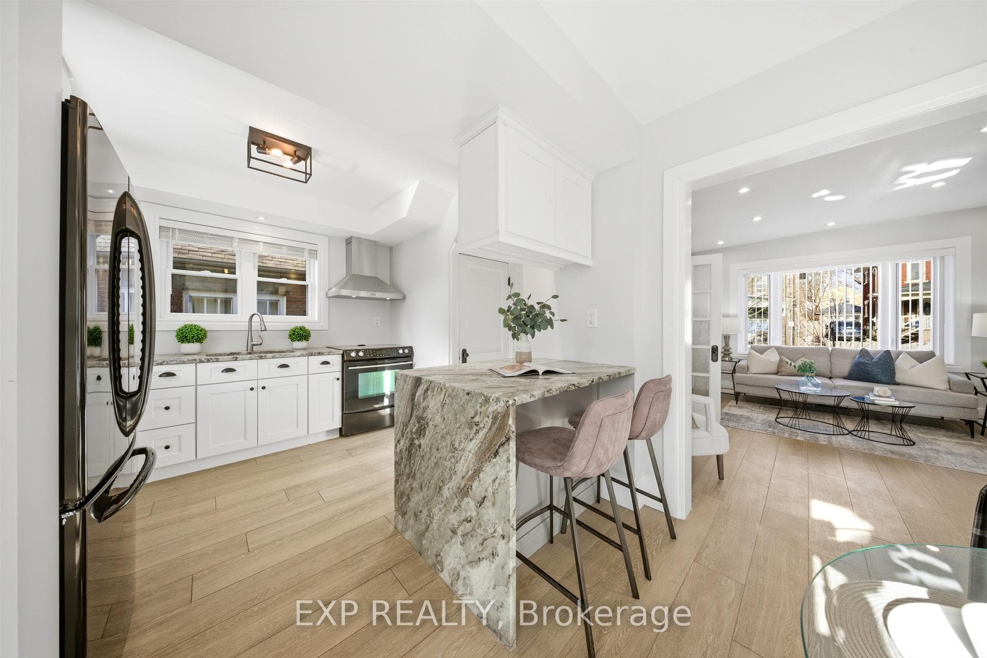 35 Stirling Avenue photo 18