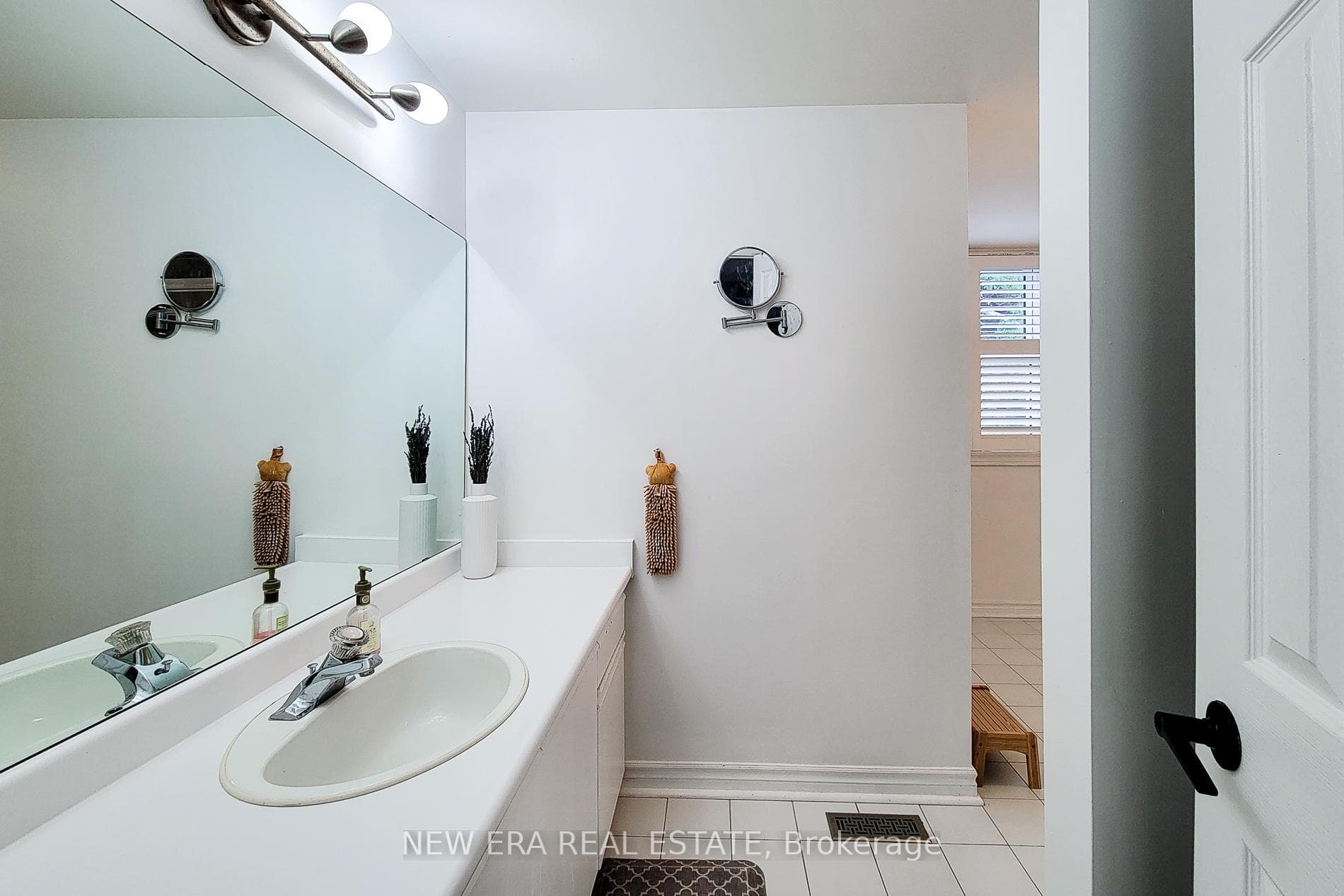 29 Woodside Square photo 37