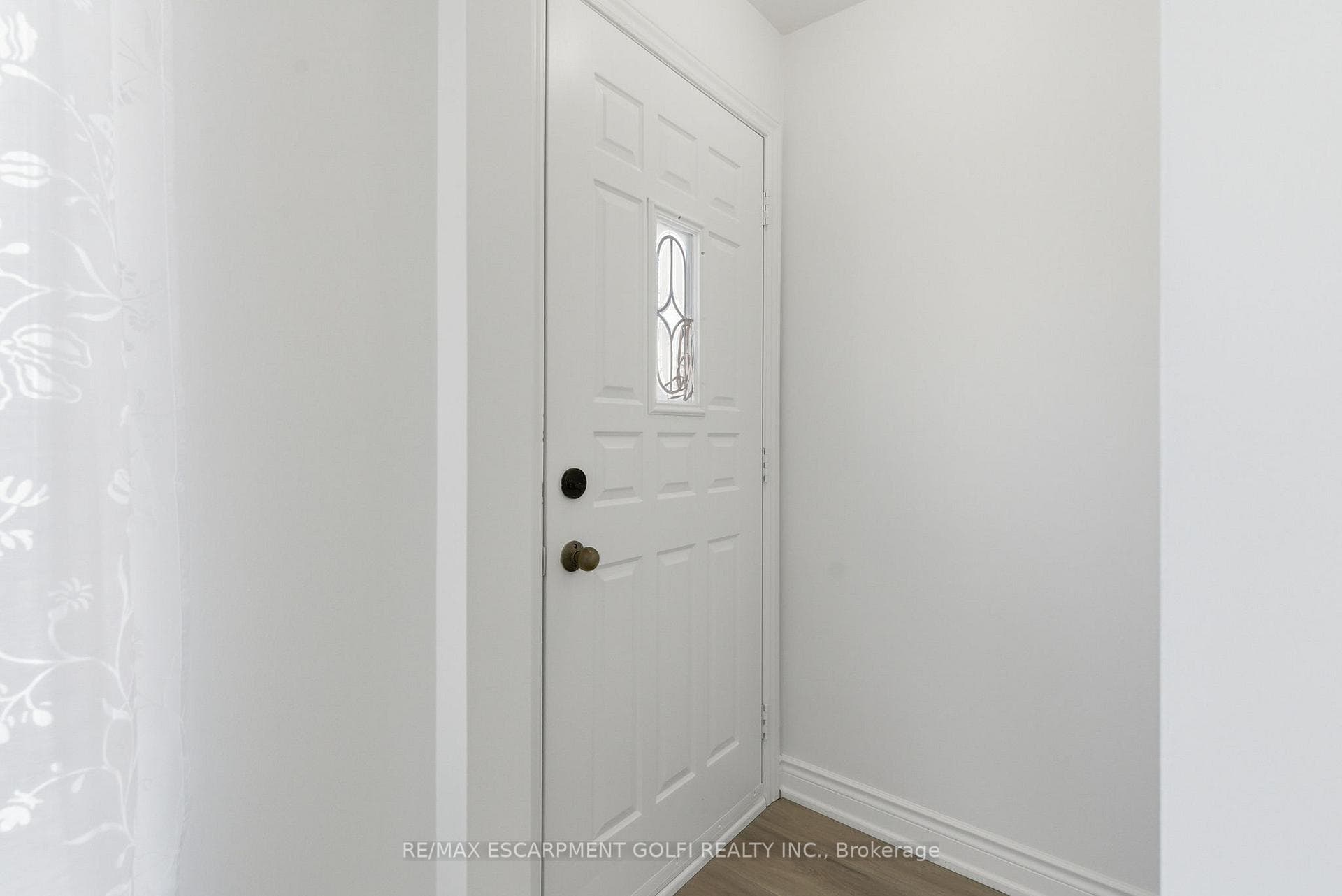 216 Walter Avenue photo 3