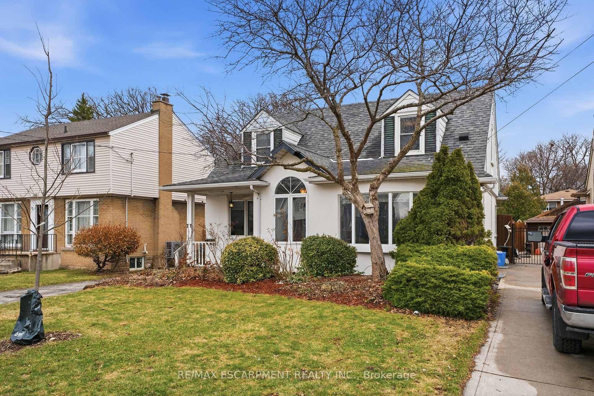 77 Arcade Crescent photo 3