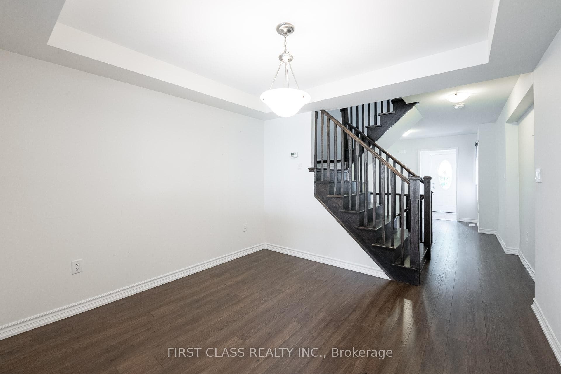 96 Hutt Crescent photo 5