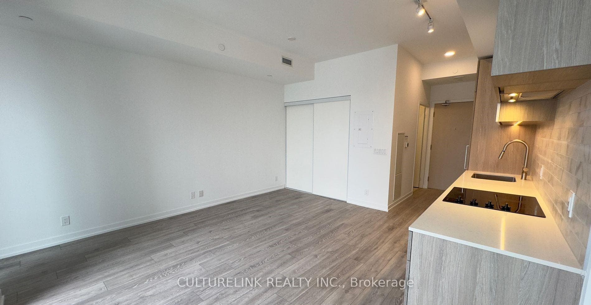 2020 Bathurst Street Unit 1111 photo 5