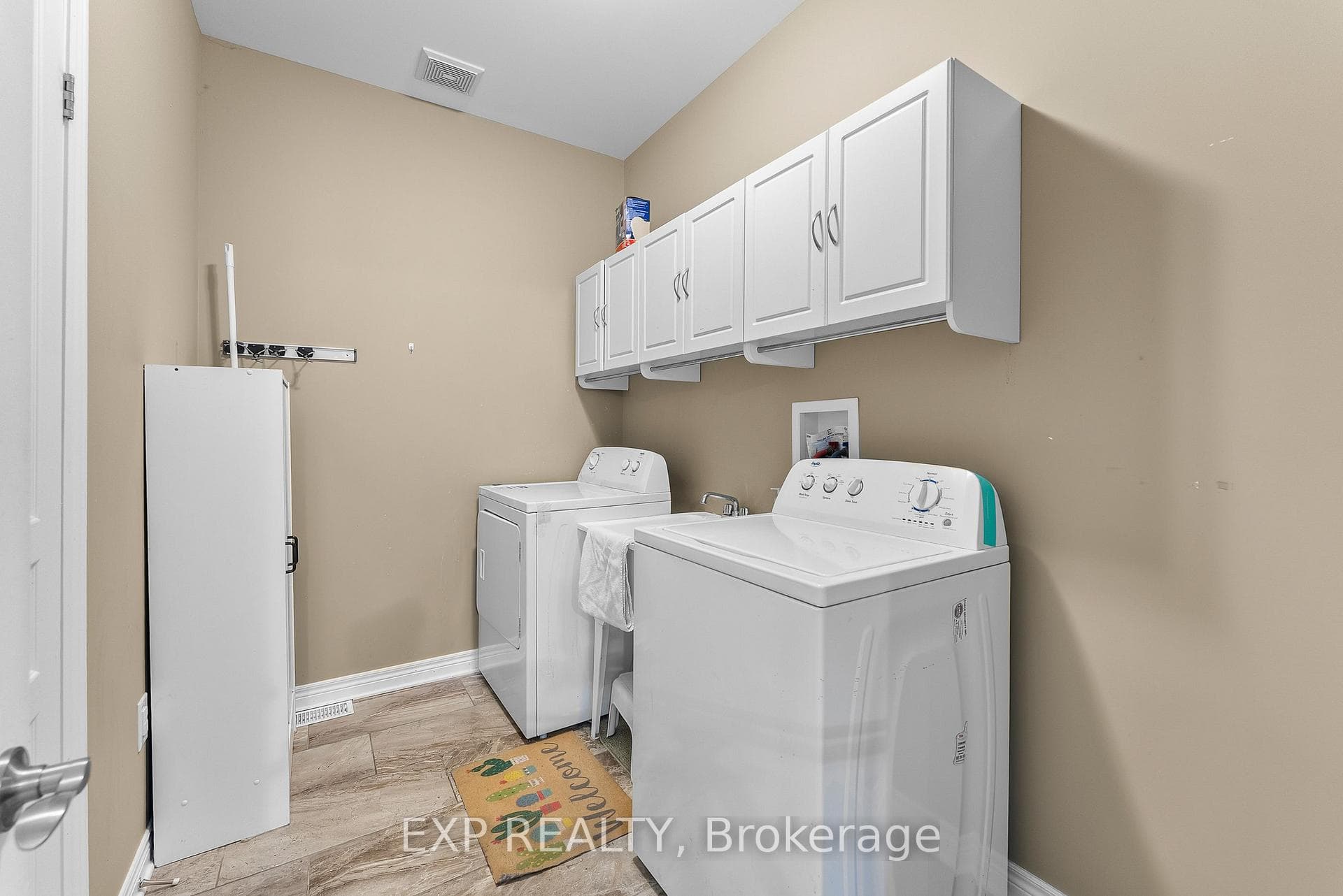 5490 Prince Edward Avenue Unit 4 photo 22