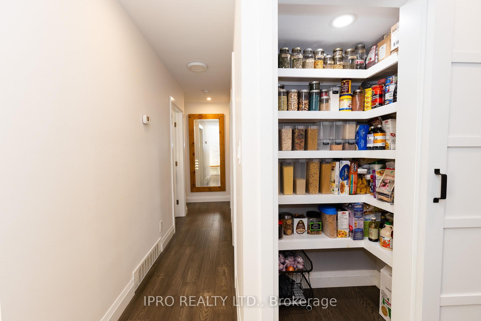 346 Grantham Avenue photo 9