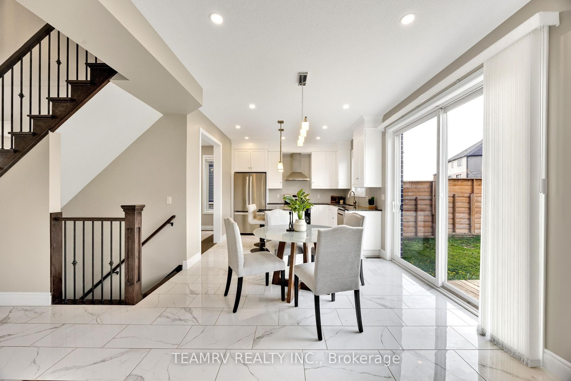 382 Masters Drive photo 11