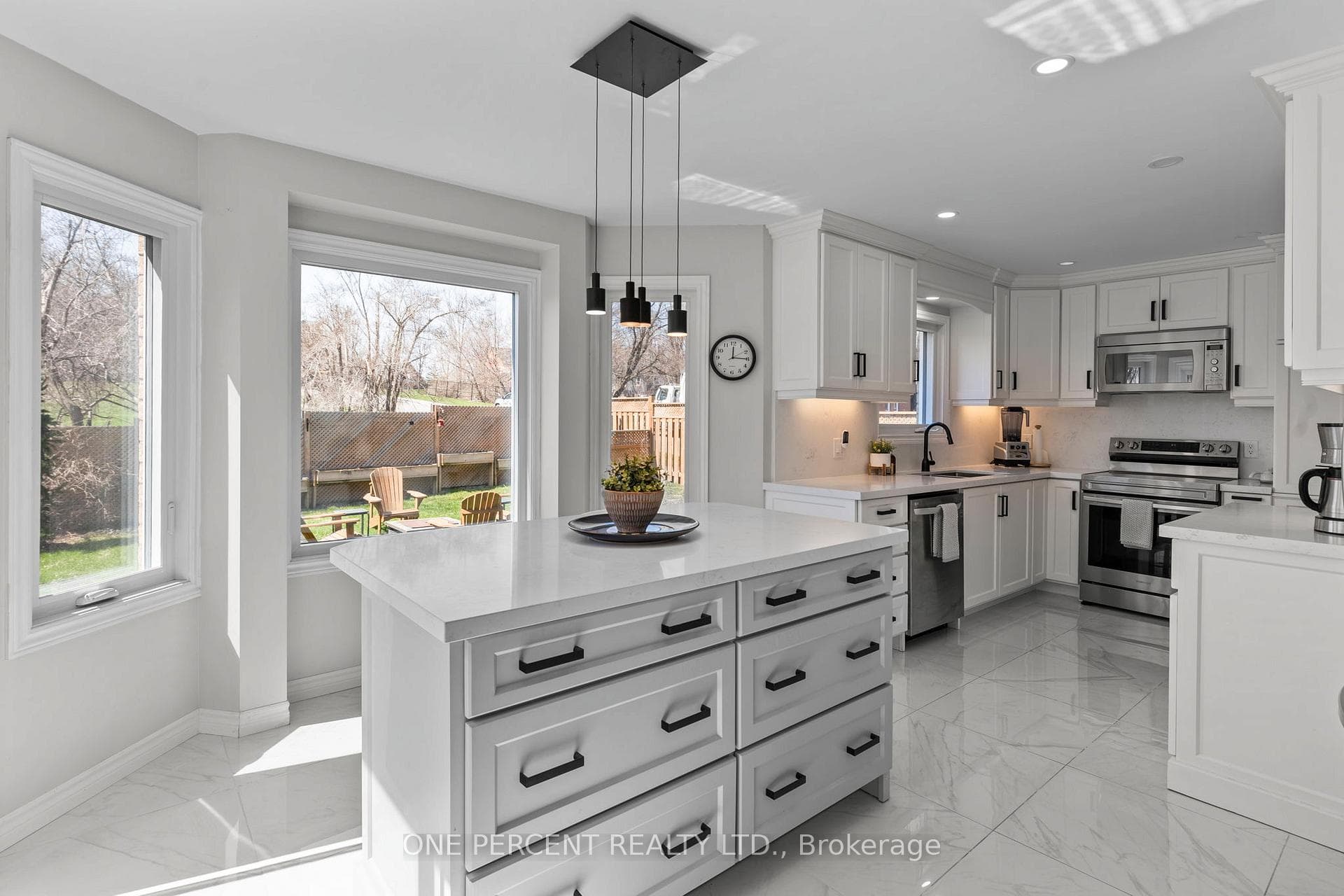 New windows 2019, tastefully finished interior