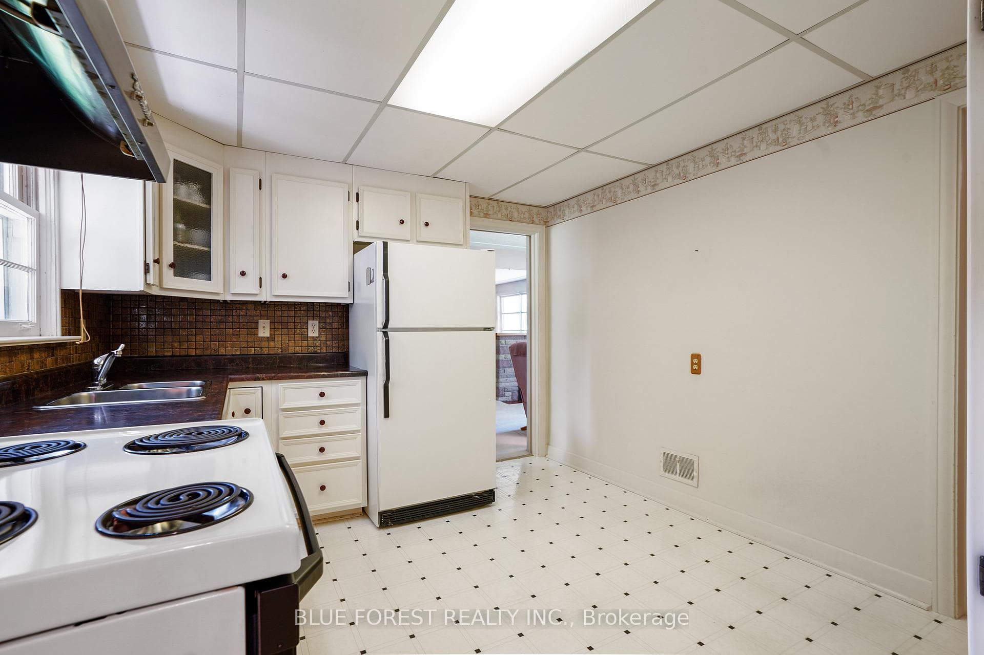 479 Glen Crescent photo 14