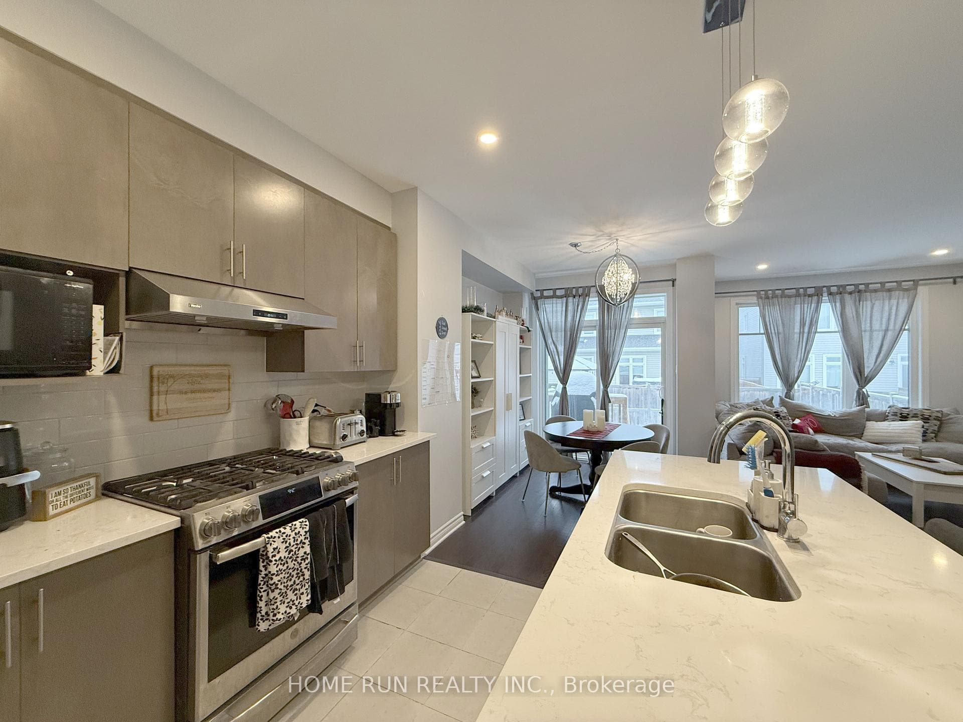555 Jackdaw Avenue photo 6