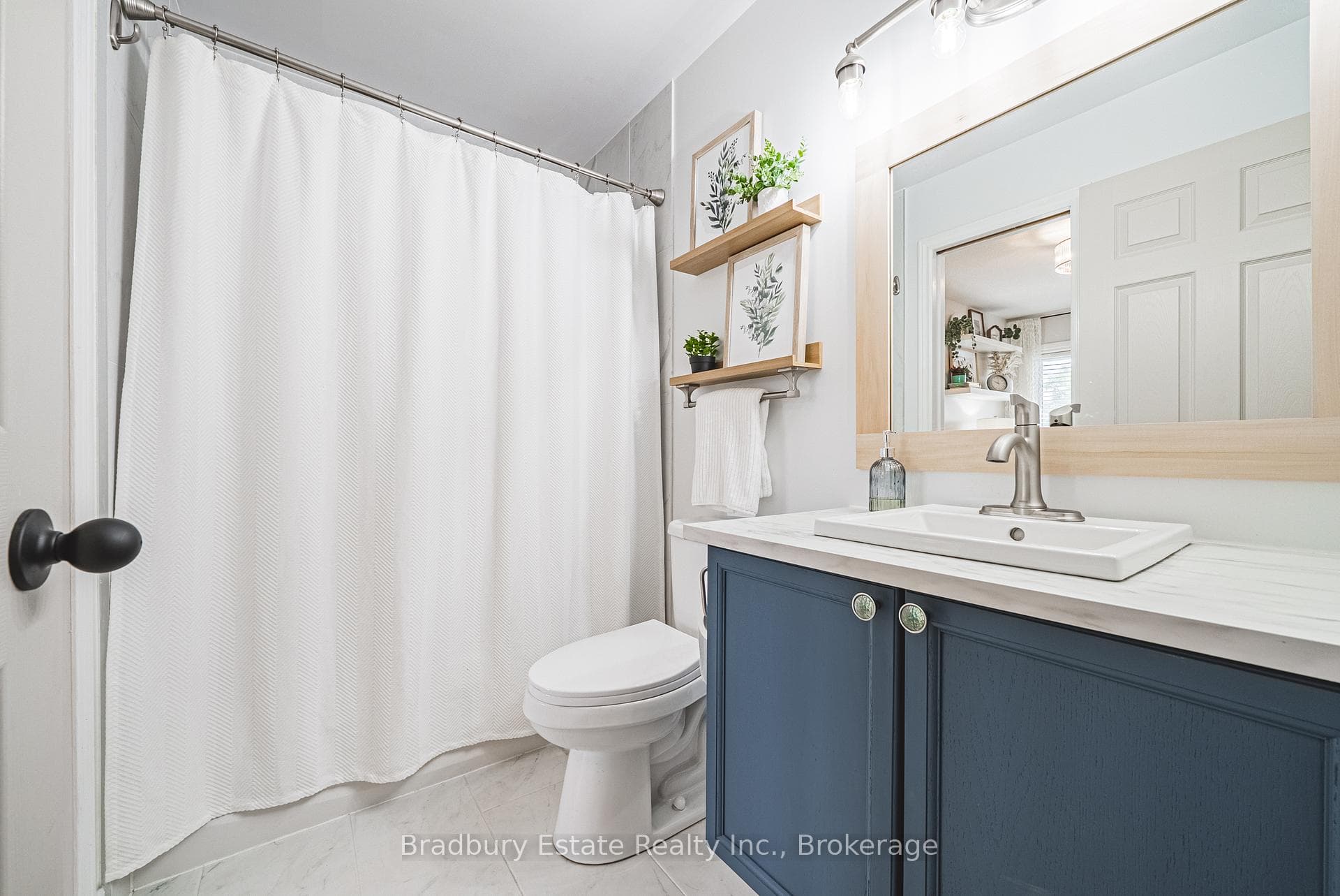 1401 Treeland Street photo 16