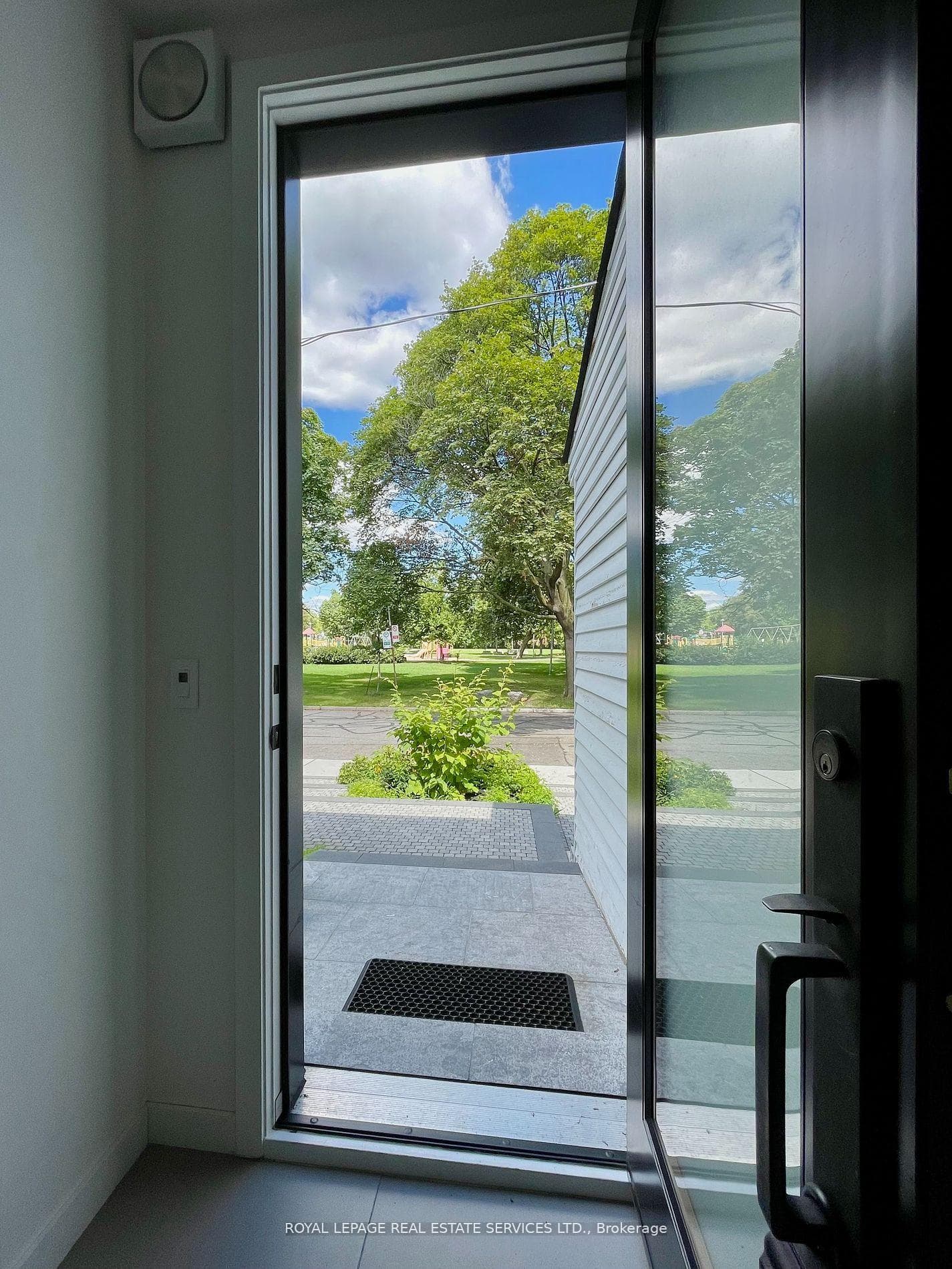 19 Edith Avenue photo 32