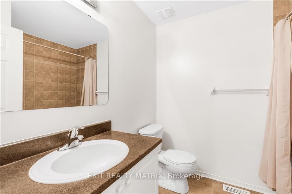 1119 BRASSEUR Crescent photo 21