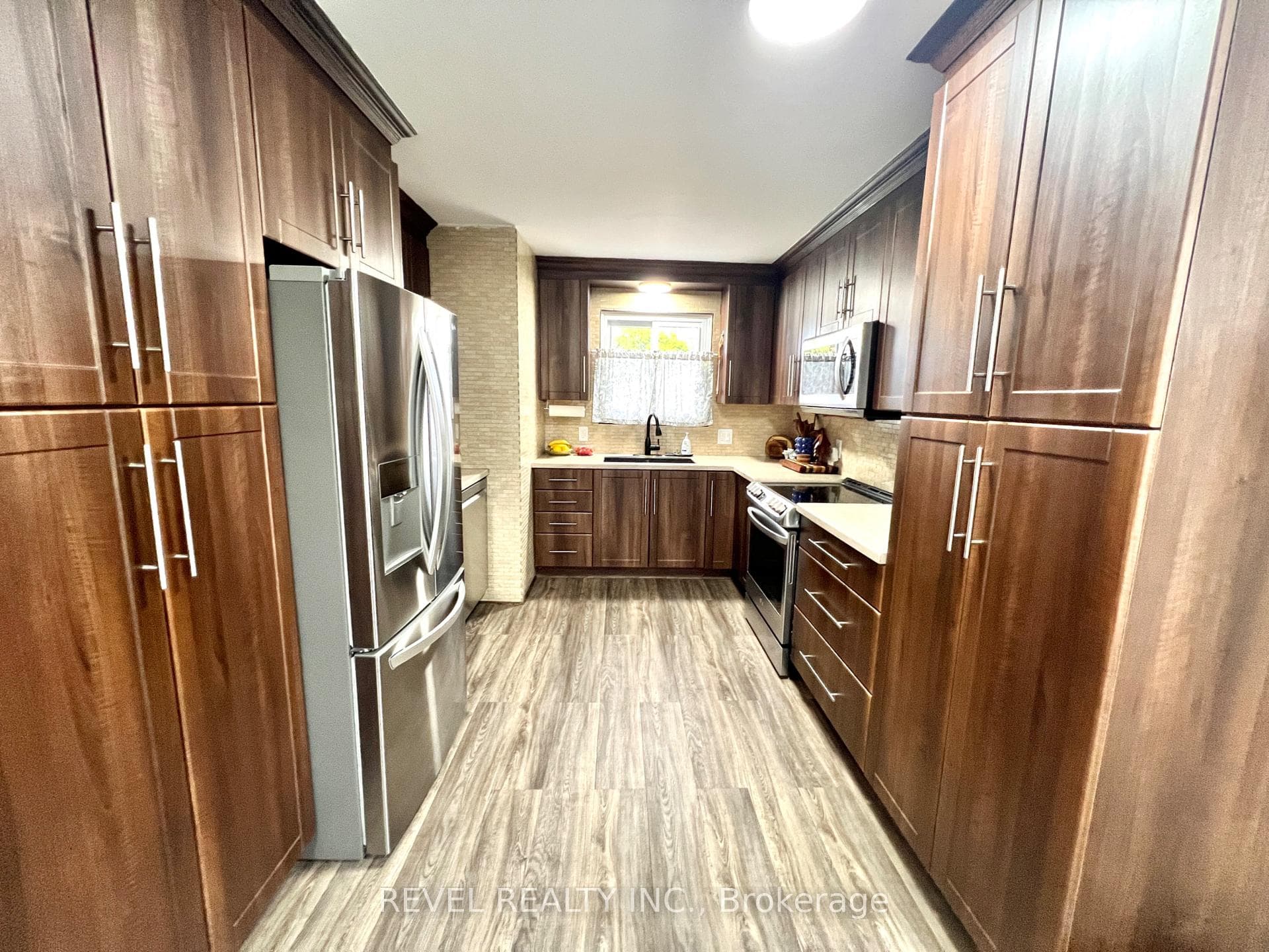 416 Frontenac Crescent photo 5