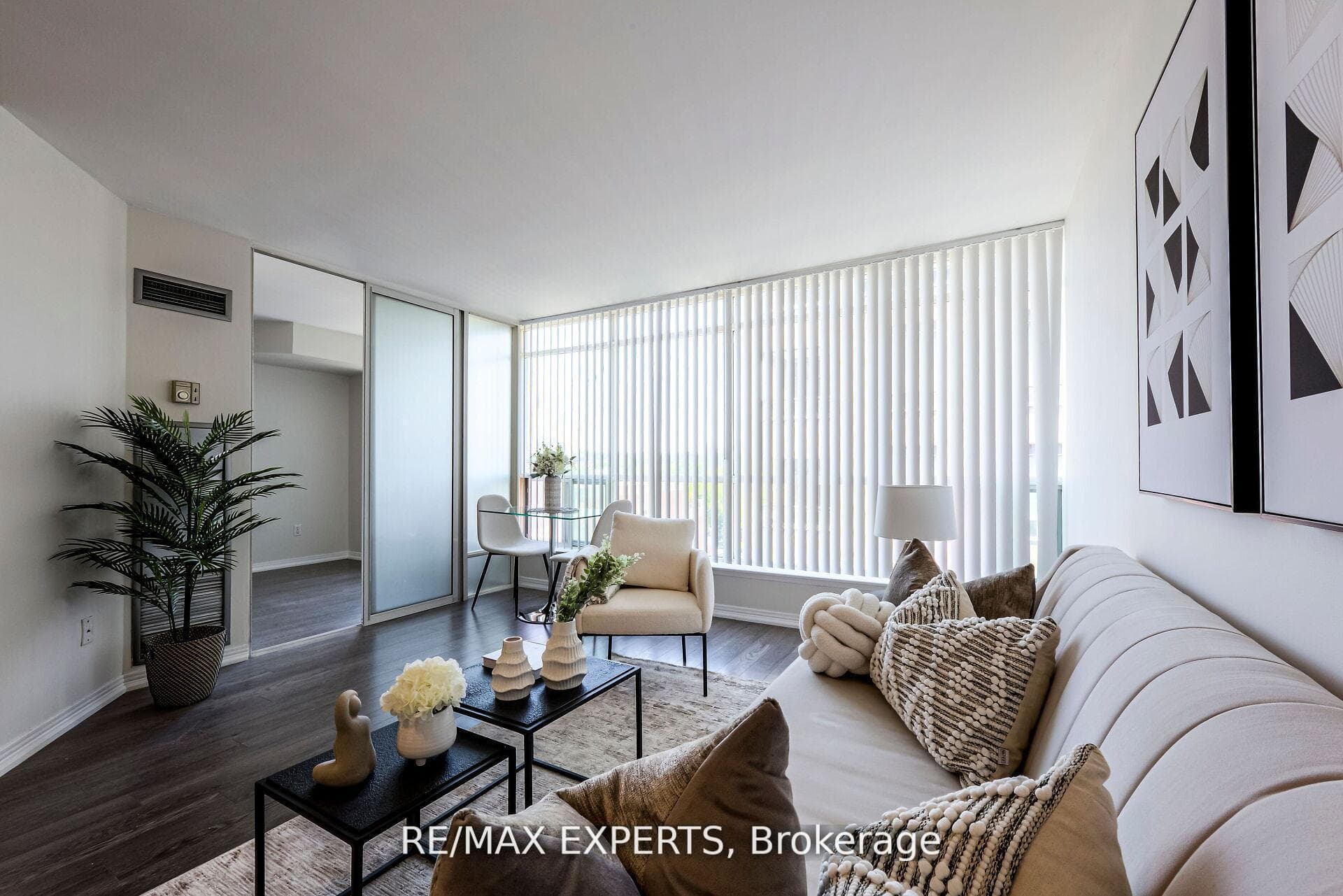 942 Yonge Street Unit 1006 photo 18