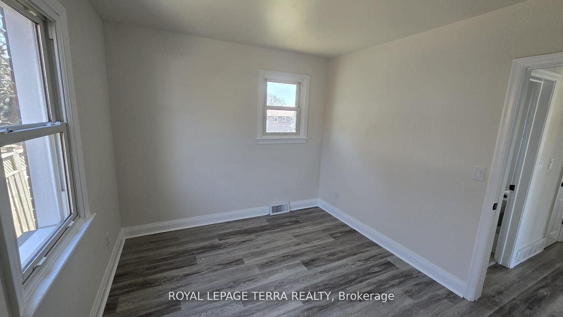 779 Whitman Crescent photo 9
