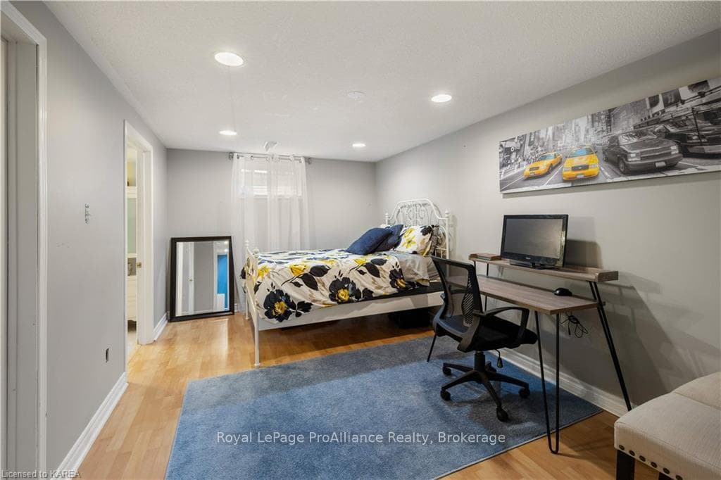 1023 WATERBURY Crescent photo 30