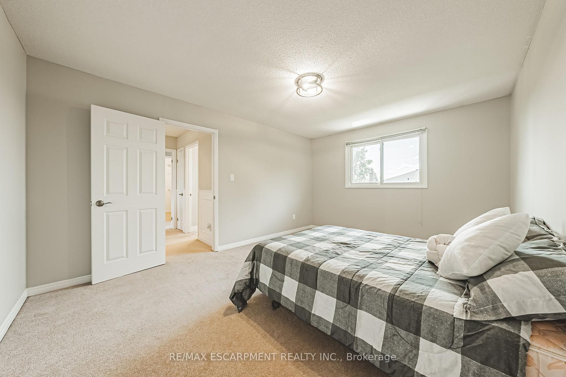 39 Parkwood Crescent photo 27