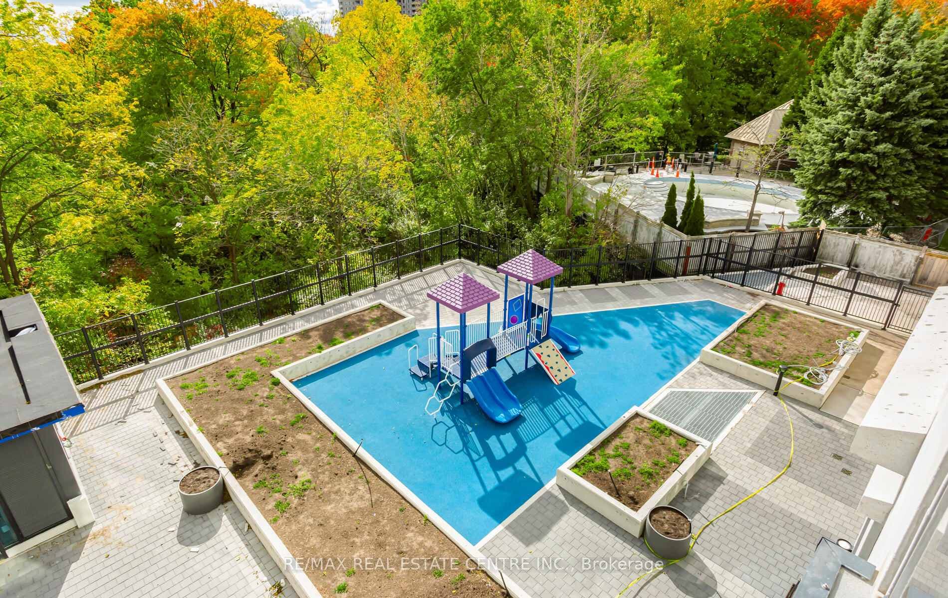 202 Burnhamthorpe Road Unit 301 photo 40