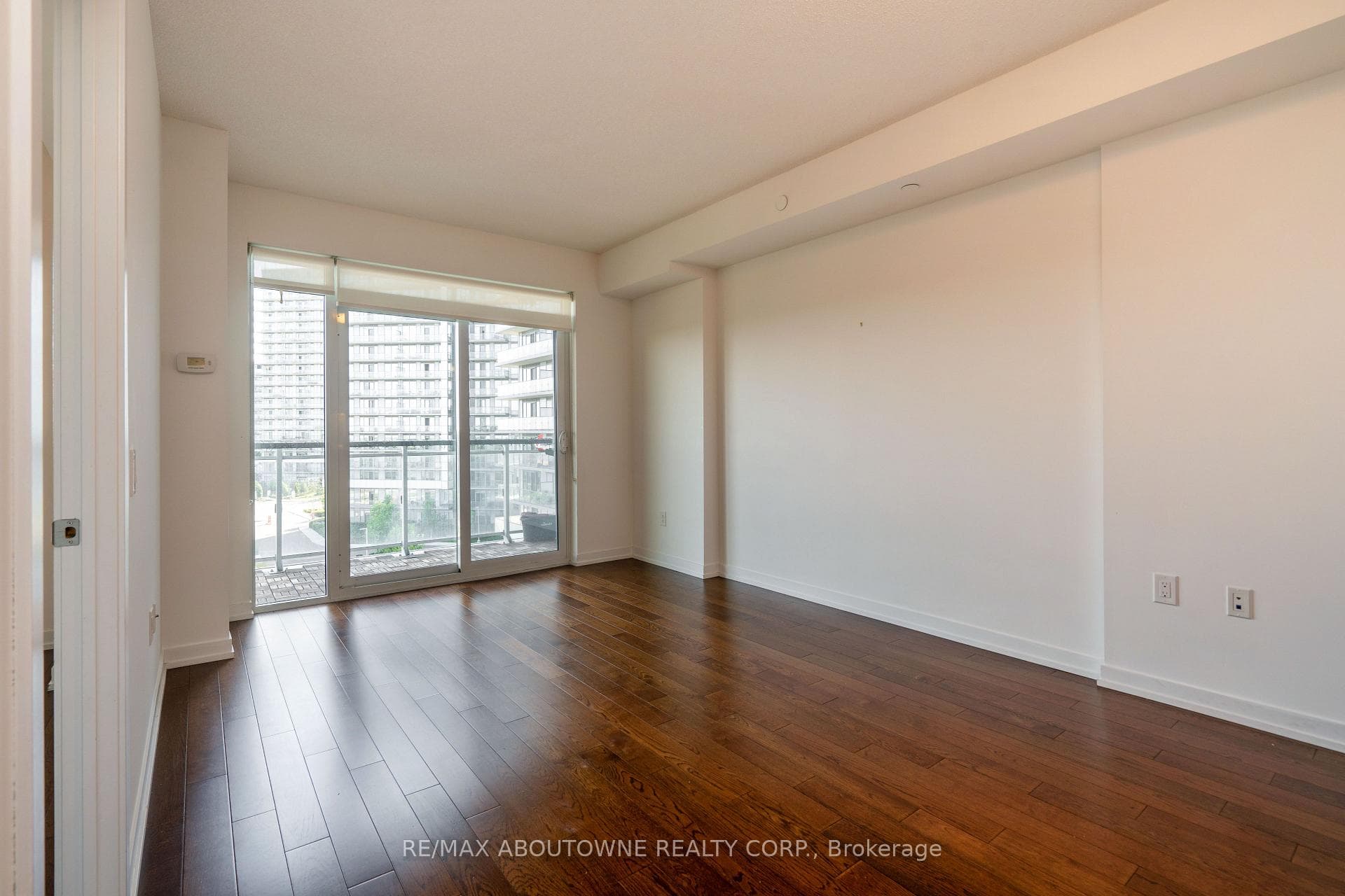 2560 Eglinton Avenue Unit 607 photo 12