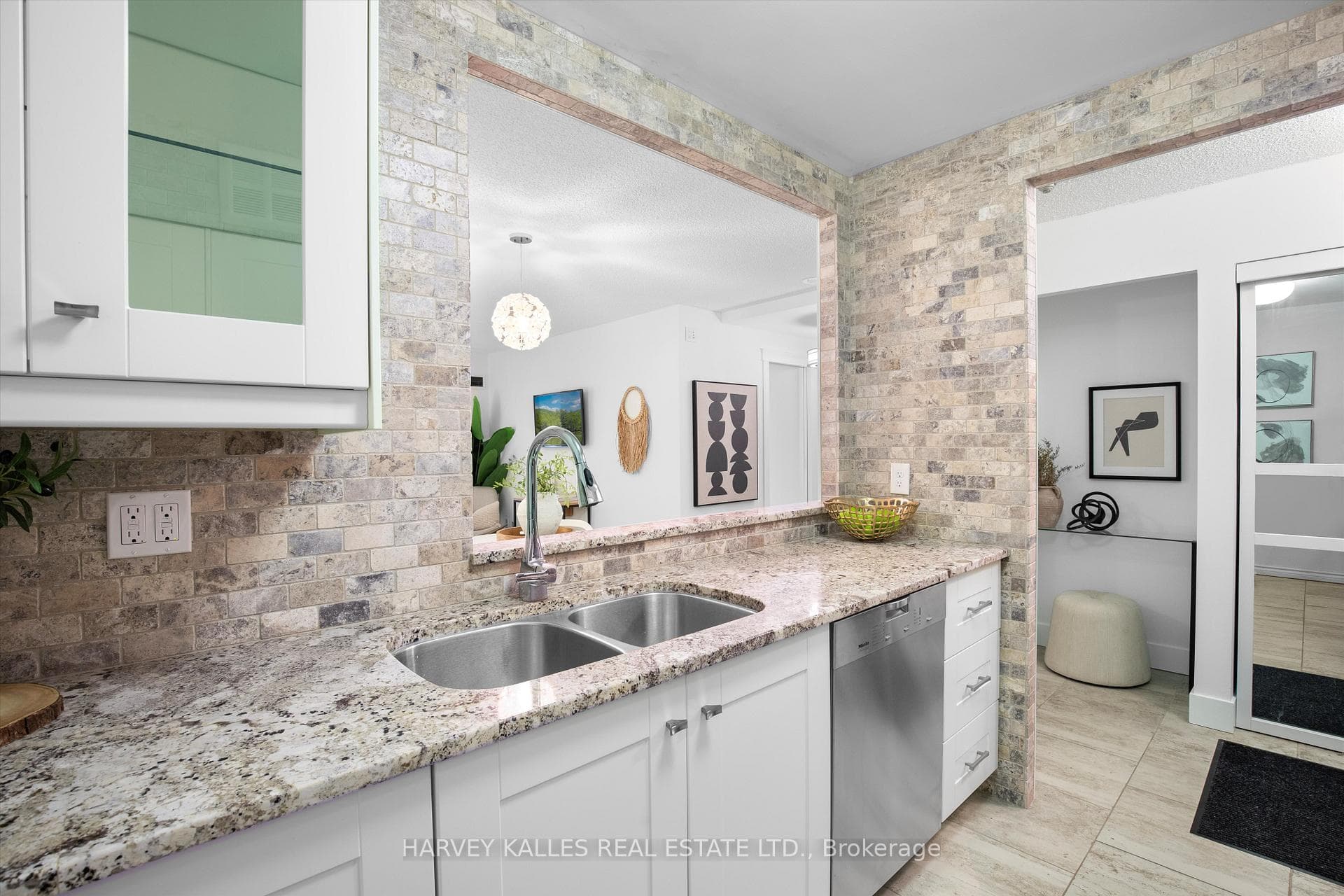 1055 Bay Street Unit 1008 photo 7