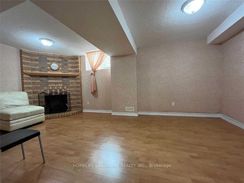 26 Joanna Crescent photo 3