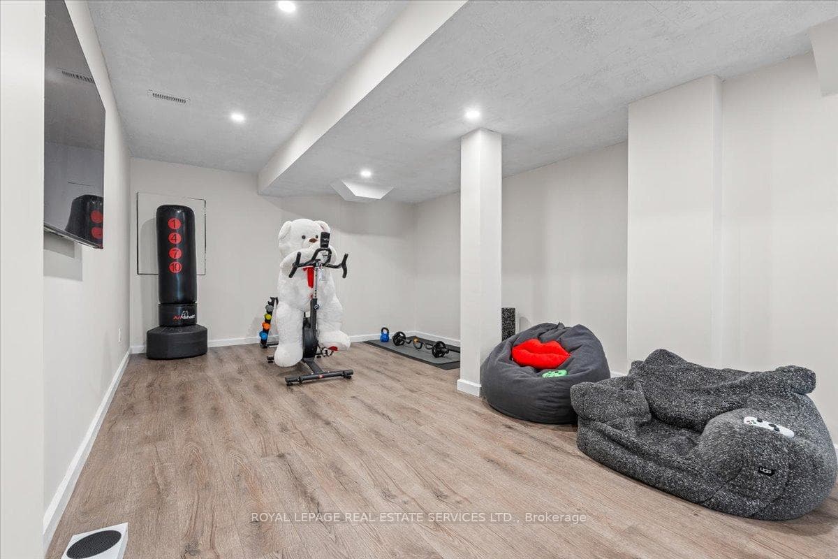 24 Gilroy Court photo 31