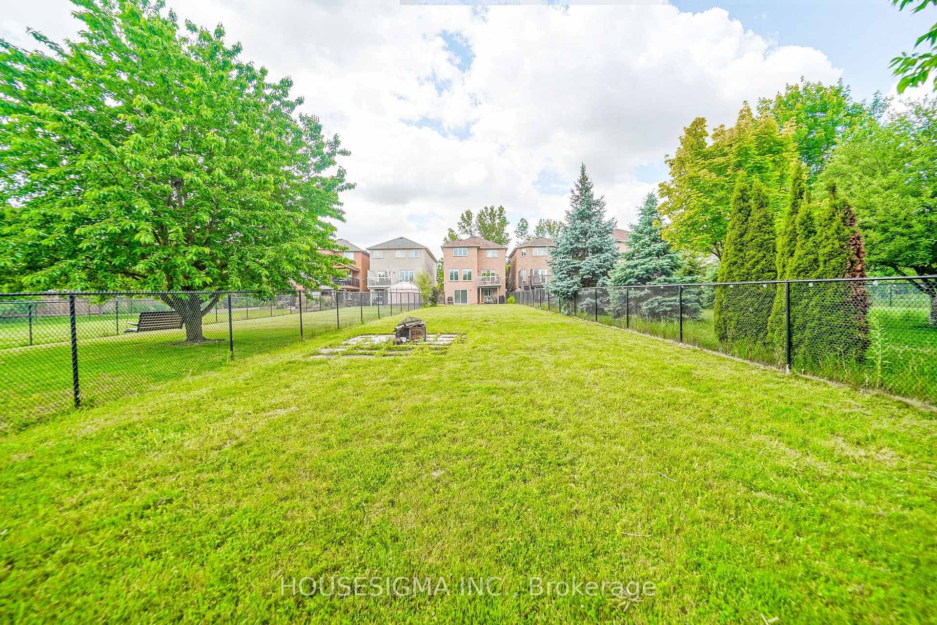 266 Royalpark Way photo 33