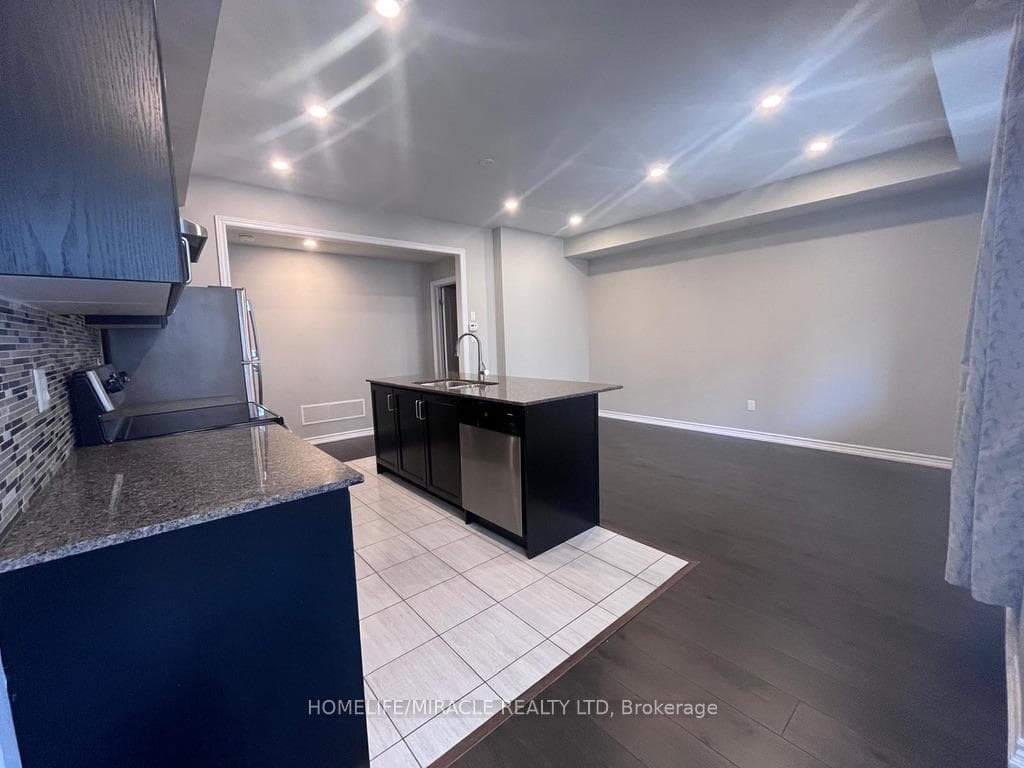 103 Frederick Wilson Avenue Unit 24 photo 7