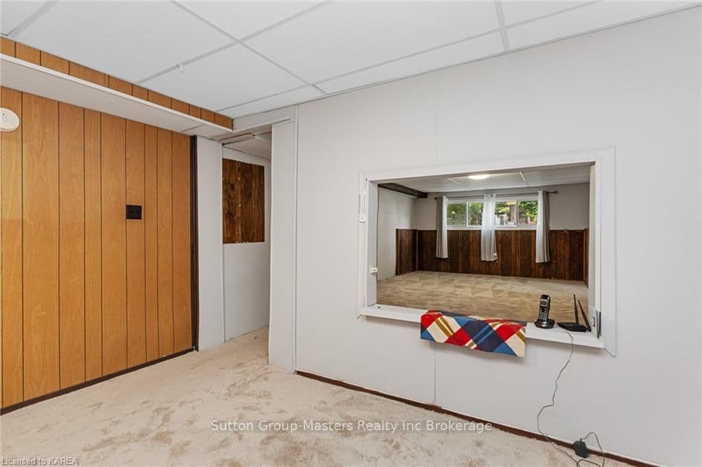 986 PINEWOOD Place photo 37