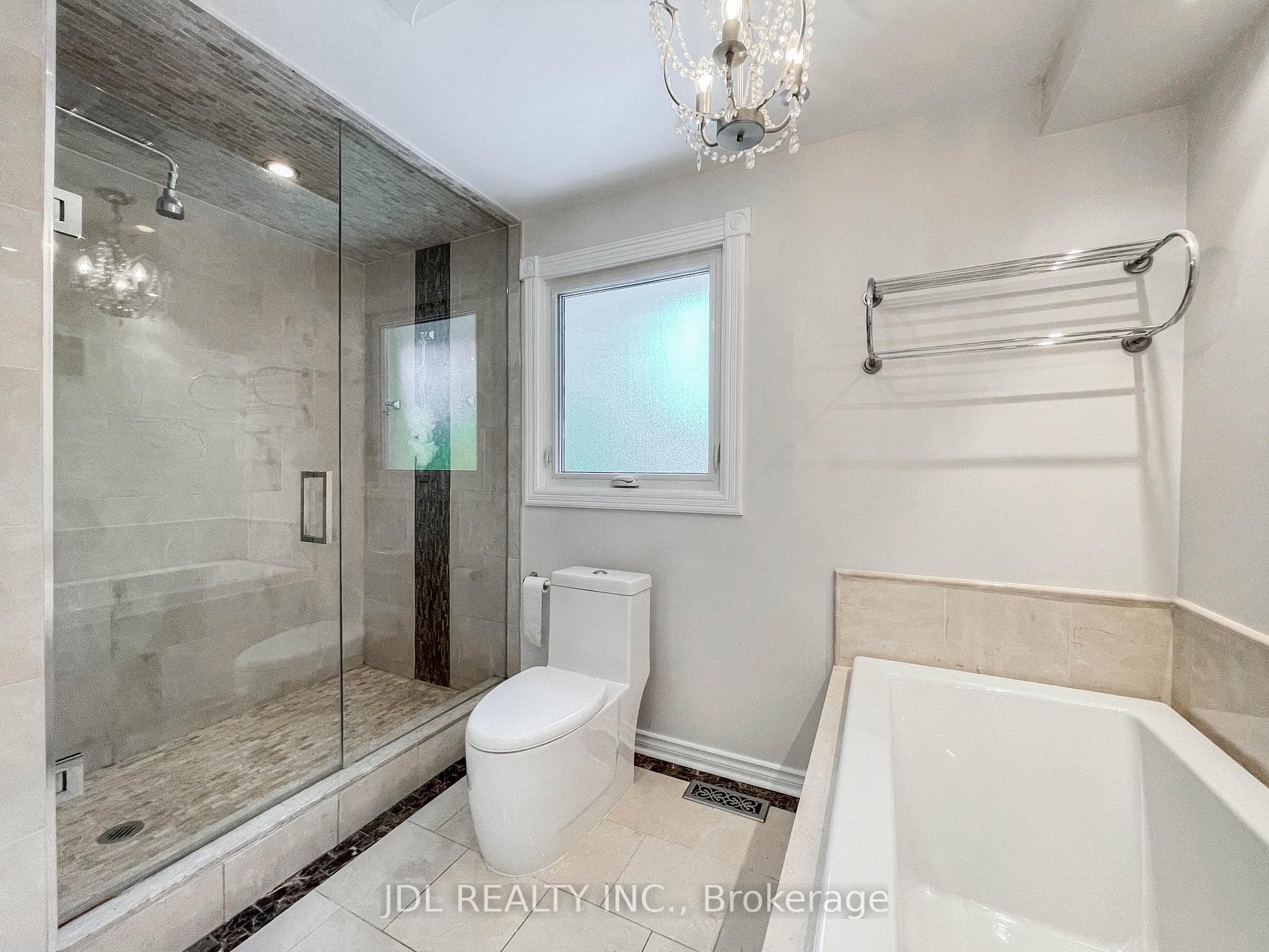 126 Weir Crescent photo 37