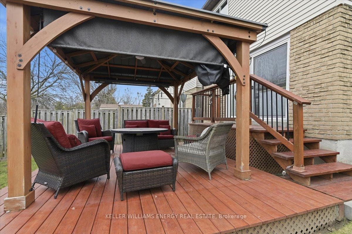 751 Bennett Crescent photo 37