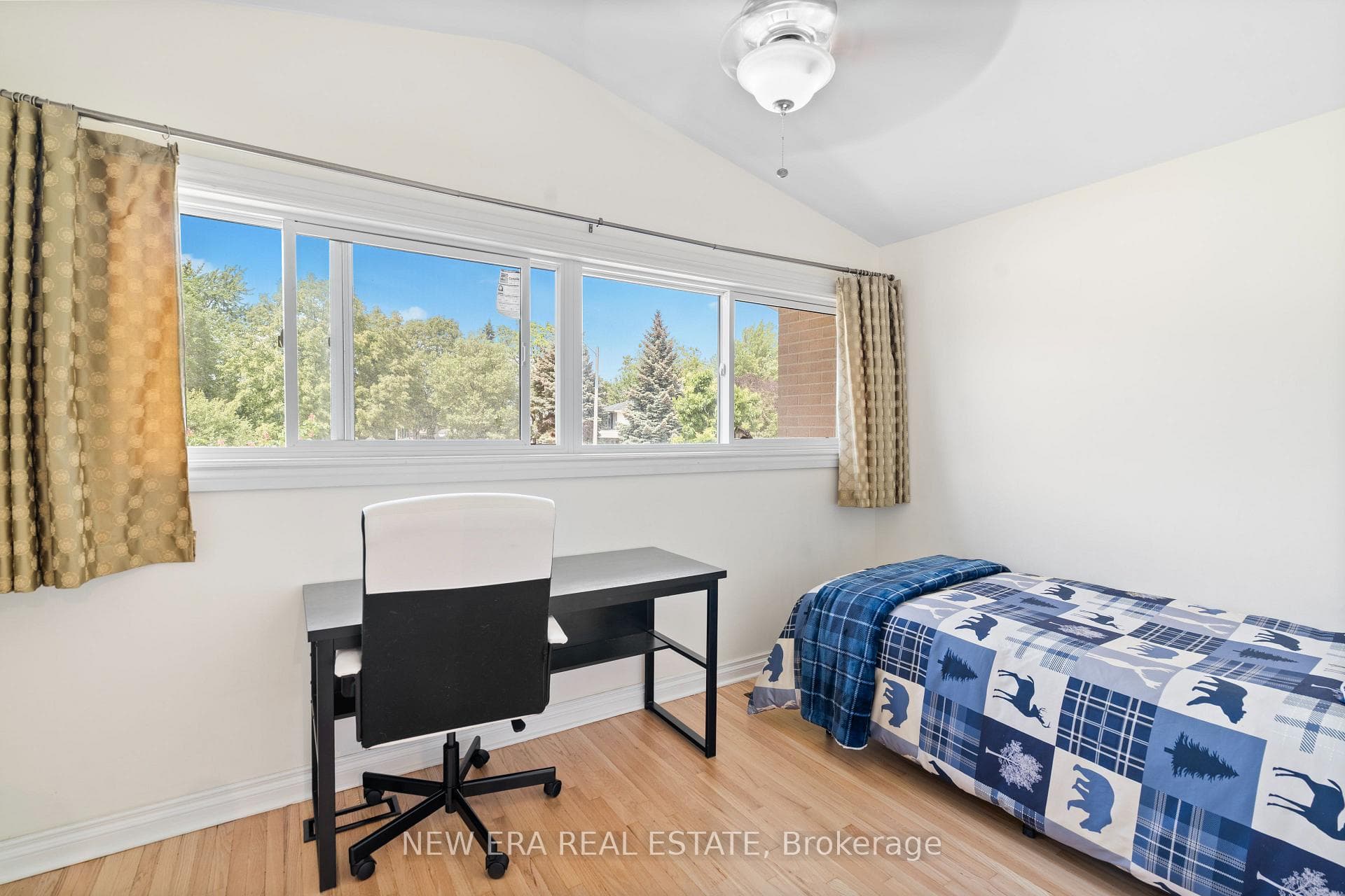 2598 Chalkwell Close photo 9